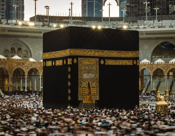 Top 5 Essentials for a Hassle-Free Hajj or Umrah Pilgrimage