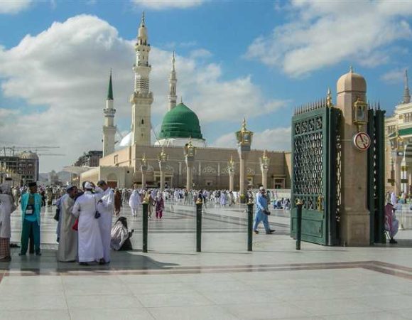 Guided Hajj & Umrah Tours for Individuals and Families